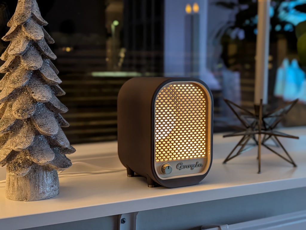 Retro Radio & Lamp Book Nook