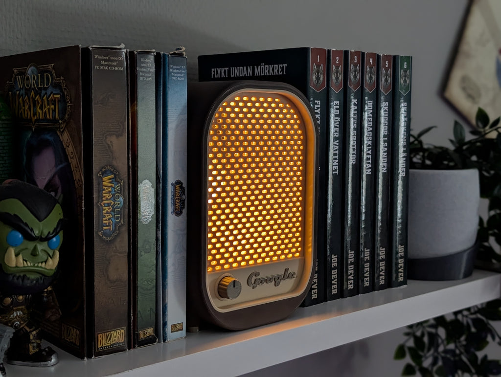 Retro Radio & Lamp Book Nook